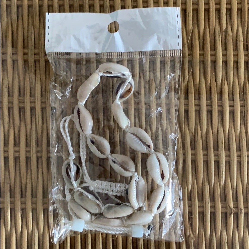 Seashell choker necklace